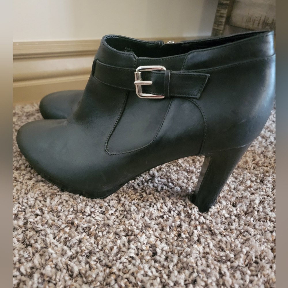 Like new Lauren Ralph Lauren Maleah Black Ankle Boots Bootie Size 9.5